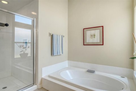 House in Bradenton, Florida 2 bedrooms, 199.46 sq.m. № 2212755 - photo 19