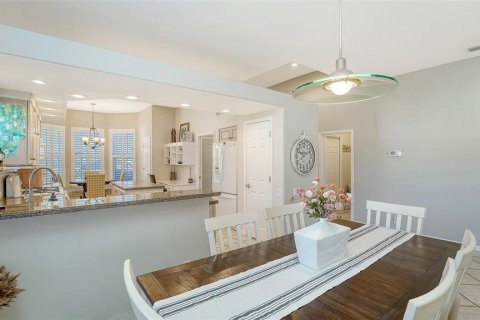 House in Bradenton, Florida 2 bedrooms, 199.46 sq.m. № 2212755 - photo 9