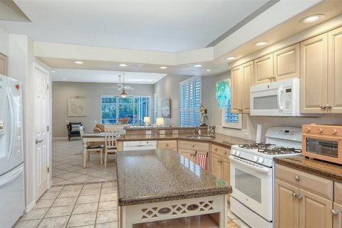 House in Bradenton, Florida 2 bedrooms, 199.46 sq.m. № 2212755 - photo 6