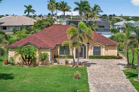 House in Port Charlotte, Florida 3 bedrooms, 148.92 sq.m. № 1873455 - photo 1