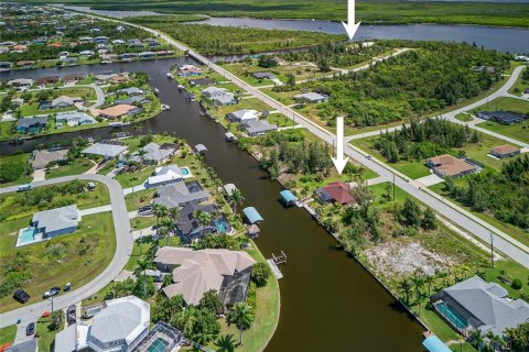 House in Port Charlotte, Florida 3 bedrooms, 148.92 sq.m. № 1873455 - photo 2