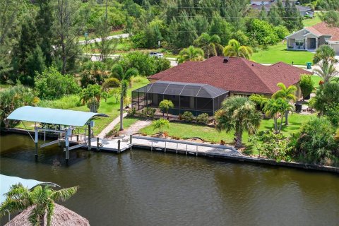 House in Port Charlotte, Florida 3 bedrooms, 148.92 sq.m. № 1873455 - photo 3