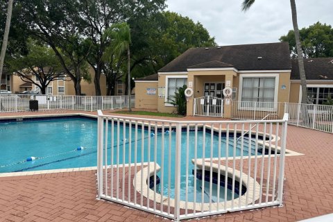Condo in Miramar, Florida, 2 bedrooms  № 1874636 - photo 5