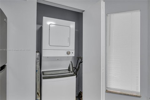 Condo in Miramar, Florida, 2 bedrooms  № 1874636 - photo 6