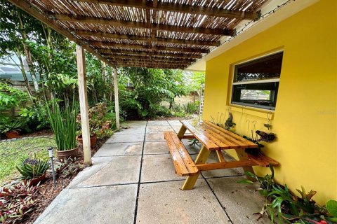 Villa ou maison à louer à Sarasota, Floride: 3 chambres, 165.27 m2 № 2119365 - photo 4