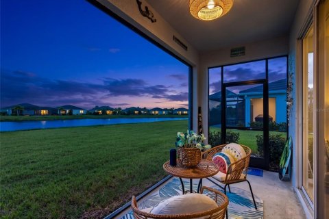 Casa en venta en Lakewood Ranch, Florida, 3 dormitorios, 145.76 m2 № 2386552 - foto 2