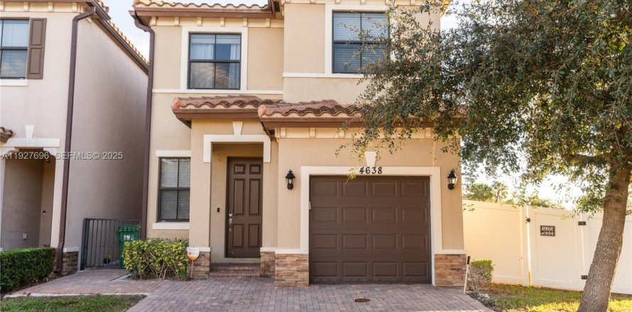 Villa ou maison à Tamarac, Floride 3 chambres, 150.32 m2 № 1988522