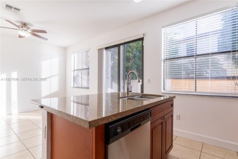 Villa ou maison à vendre à Tamarac, Floride: 3 chambres, 150.32 m2 № 1988522 - photo 5