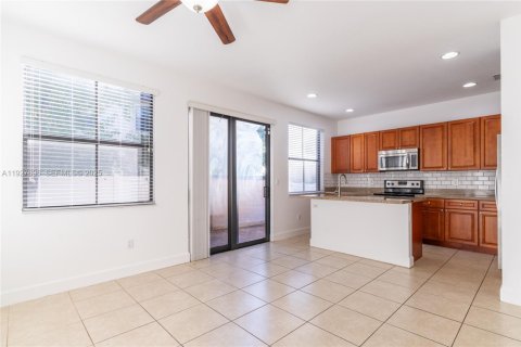 Villa ou maison à vendre à Tamarac, Floride: 3 chambres, 150.32 m2 № 1988522 - photo 4