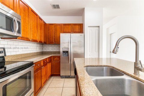 Villa ou maison à vendre à Tamarac, Floride: 3 chambres, 150.32 m2 № 1988522 - photo 3