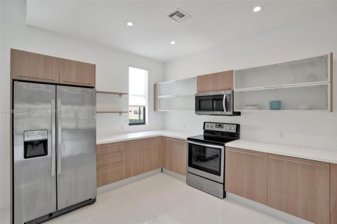 Townhouse in Pompano Beach, Florida 3 bedrooms, 177.16 sq.m. № 1981409 - photo 14