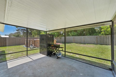 House in Vero Beach, Florida 3 bedrooms, 111.48 sq.m. № 2242339 - photo 5
