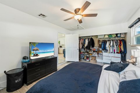 House in Vero Beach, Florida 3 bedrooms, 111.48 sq.m. № 2242339 - photo 14