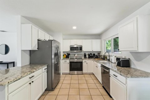 House in Vero Beach, Florida 3 bedrooms, 111.48 sq.m. № 2242339 - photo 15
