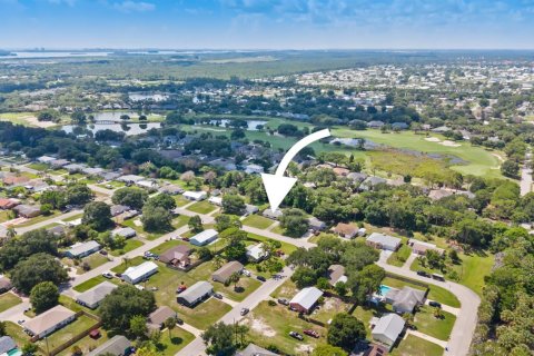 House in Vero Beach, Florida 3 bedrooms, 111.48 sq.m. № 2242339 - photo 25
