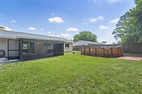 House in Vero Beach, Florida 3 bedrooms, 111.48 sq.m. № 2242339 - photo 6