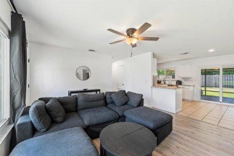 House in Vero Beach, Florida 3 bedrooms, 111.48 sq.m. № 2242339 - photo 10