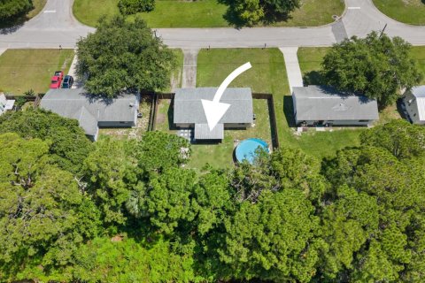 House in Vero Beach, Florida 3 bedrooms, 111.48 sq.m. № 2242339 - photo 24