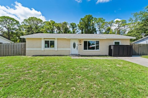 House in Vero Beach, Florida 3 bedrooms, 111.48 sq.m. № 2242339 - photo 7
