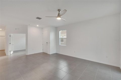 Casa en alquiler en Plant City, Florida, 3 dormitorios, 140.56 m2 № 2285636 - foto 9