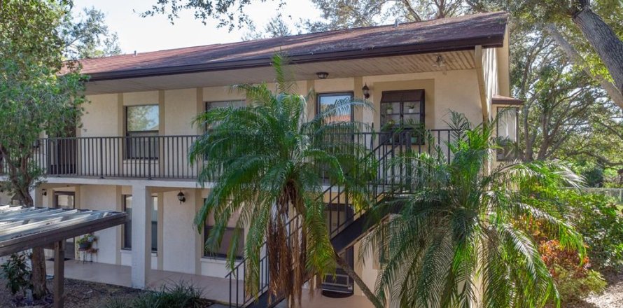 Condominio en Largo, Florida, 2 dormitorios № 2118012