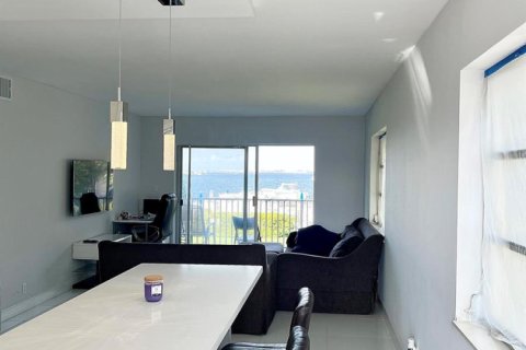 Copropriété à louer à Lantana, Floride: 2 chambres, 83.52 m2 № 2193465 - photo 5