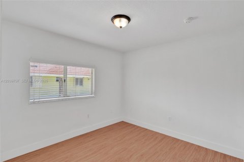 Condominio en alquiler en Miami, Florida, 2 dormitorios, 86.21 m2 № 2086148 - foto 13