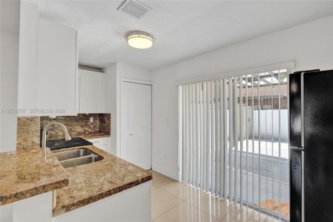 Condominio en alquiler en Miami, Florida, 2 dormitorios, 86.21 m2 № 2086148 - foto 8