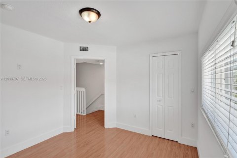 Condominio en alquiler en Miami, Florida, 2 dormitorios, 86.21 m2 № 2086148 - foto 16