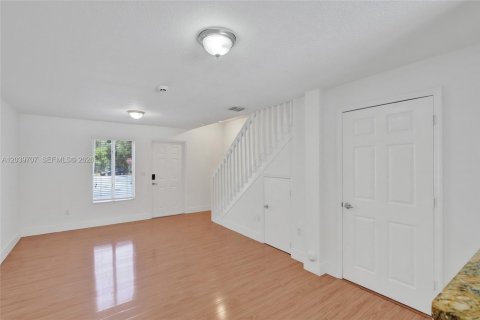 Condominio en alquiler en Miami, Florida, 2 dormitorios, 86.21 m2 № 2086148 - foto 5