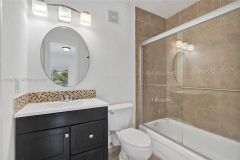 Condominio en alquiler en Miami, Florida, 2 dormitorios, 86.21 m2 № 2086148 - foto 23