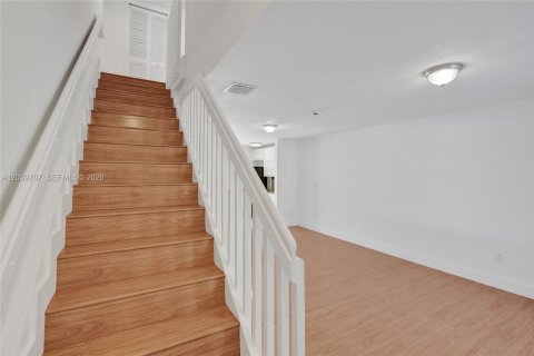Condominio en alquiler en Miami, Florida, 2 dormitorios, 86.21 m2 № 2086148 - foto 11