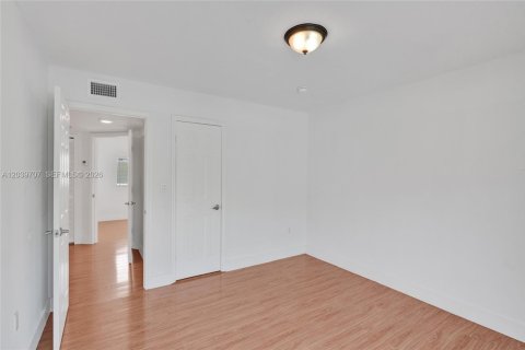 Condominio en alquiler en Miami, Florida, 2 dormitorios, 86.21 m2 № 2086148 - foto 20