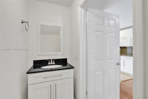 Condominio en alquiler en Miami, Florida, 2 dormitorios, 86.21 m2 № 2086148 - foto 15
