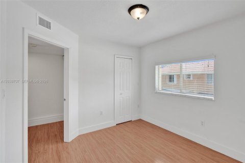 Condominio en alquiler en Miami, Florida, 2 dormitorios, 86.21 m2 № 2086148 - foto 14
