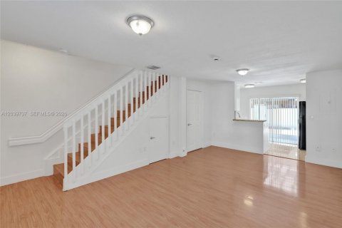 Condominio en alquiler en Miami, Florida, 2 dormitorios, 86.21 m2 № 2086148 - foto 4