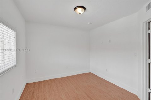 Condominio en alquiler en Miami, Florida, 2 dormitorios, 86.21 m2 № 2086148 - foto 17