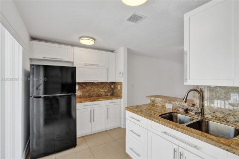Condominio en alquiler en Miami, Florida, 2 dormitorios, 86.21 m2 № 2086148 - foto 9