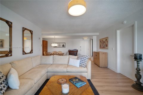 Снять в аренду кондоминиум в Ки-Бискейн, Флорида 2 спальни, 102.66м2, № 1972025 - фото 8