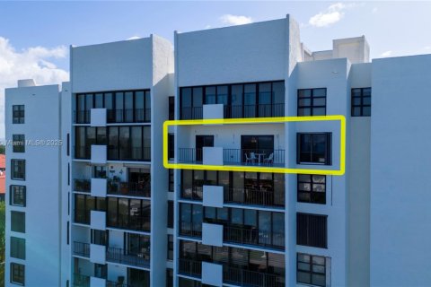 Снять в аренду кондоминиум в Ки-Бискейн, Флорида 2 спальни, 102.66м2, № 1972025 - фото 2