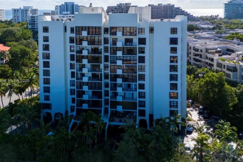 Снять в аренду кондоминиум в Ки-Бискейн, Флорида 2 спальни, 102.66м2, № 1972025 - фото 1