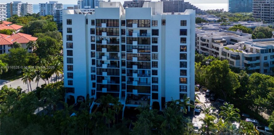 Кондоминиум с 2 спальнями в Ки-Бискейн, Флорида № 1972025