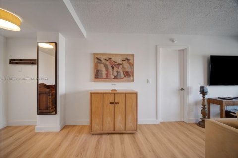 Снять в аренду кондоминиум в Ки-Бискейн, Флорида 2 спальни, 102.66м2, № 1972025 - фото 11