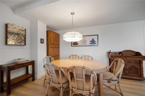 Снять в аренду кондоминиум в Ки-Бискейн, Флорида 2 спальни, 102.66м2, № 1972025 - фото 10