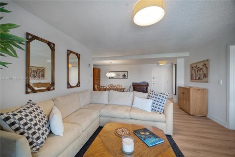 Снять в аренду кондоминиум в Ки-Бискейн, Флорида 2 спальни, 102.66м2, № 1972025 - фото 9