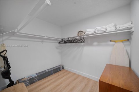 Снять в аренду кондоминиум в Ки-Бискейн, Флорида 2 спальни, 102.66м2, № 1972025 - фото 22