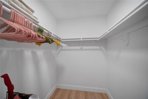 Снять в аренду кондоминиум в Ки-Бискейн, Флорида 2 спальни, 102.66м2, № 1972025 - фото 25