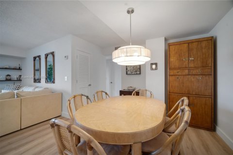 Снять в аренду кондоминиум в Ки-Бискейн, Флорида 2 спальни, 102.66м2, № 1972025 - фото 12