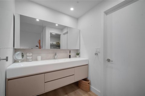 Снять в аренду кондоминиум в Ки-Бискейн, Флорида 2 спальни, 102.66м2, № 1972025 - фото 19