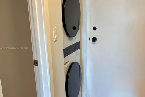 Снять в аренду кондоминиум в Ки-Бискейн, Флорида 2 спальни, 102.66м2, № 1972025 - фото 27